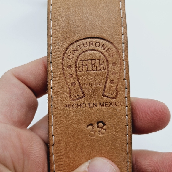 HER CINTURONES | thick leather croc belt - Picture 7 of 9